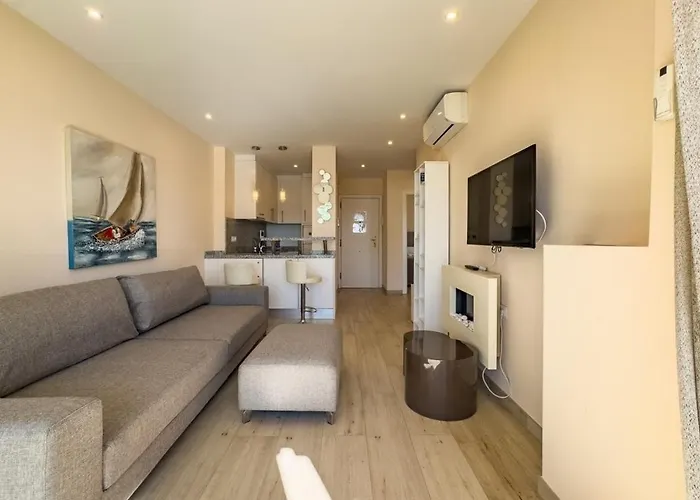 Diana 108 Frontal Sea Views 2 Bedrooms ماربيا