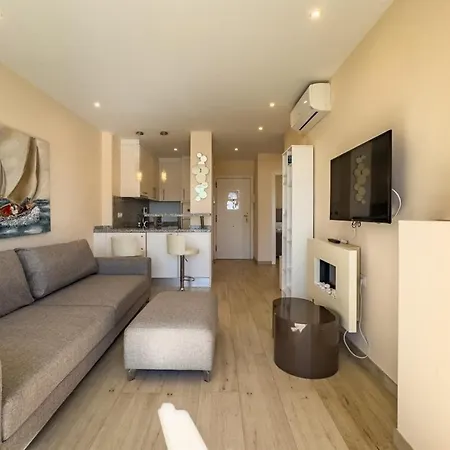 Diana 108 Frontal Sea Views 2 Bedrooms 마르베야
