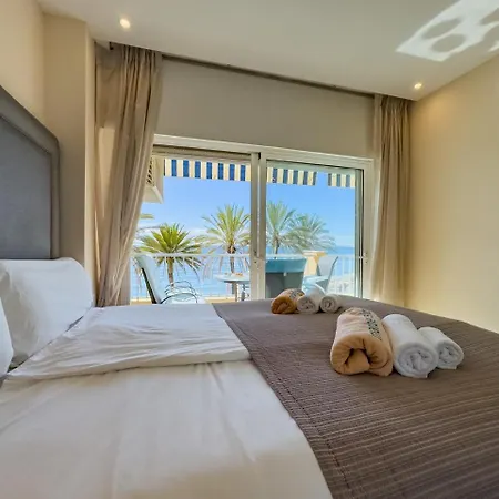 Diana 108 Frontal Sea Views 2 Bedrooms Lägenhet